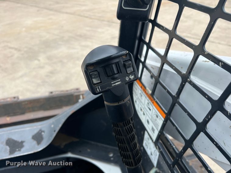 image for item DS2779 2018 Bobcat T650  tracked skid steer loader