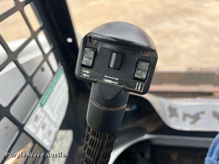 image for item DS2779 2018 Bobcat T650  tracked skid steer loader