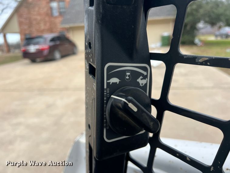 image for item DS2779 2018 Bobcat T650  tracked skid steer loader