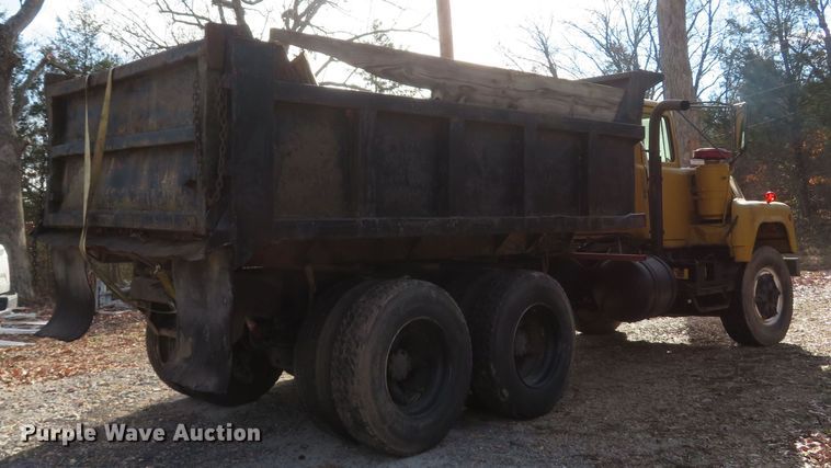image for item FB9825 1979 Mack DM606  dump truck