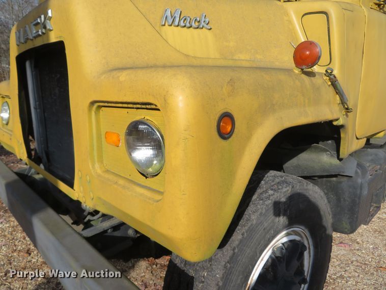 image for item FB9825 1979 Mack DM606  dump truck