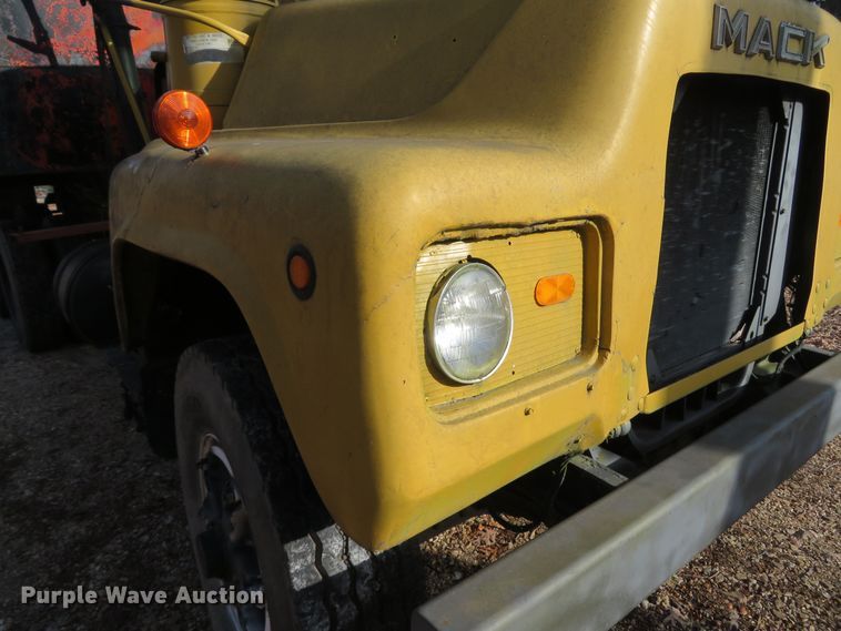 image for item FB9825 1979 Mack DM606  dump truck