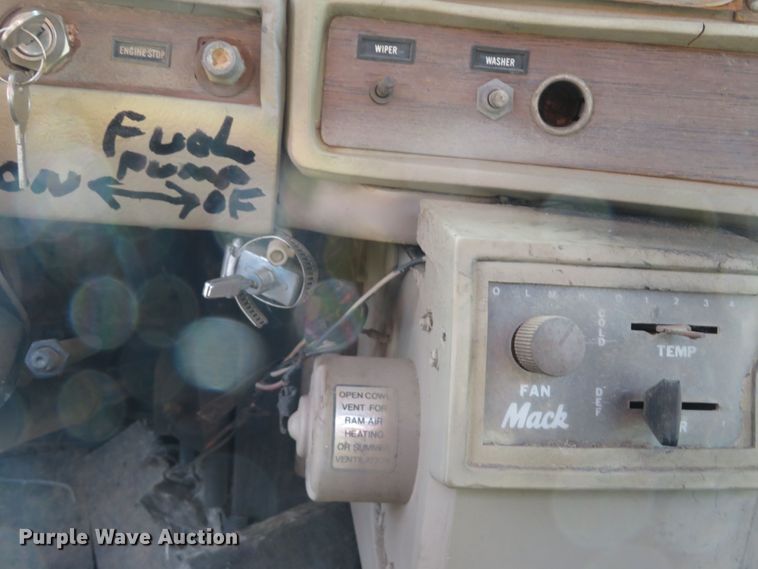 image for item FB9825 1979 Mack DM606  dump truck