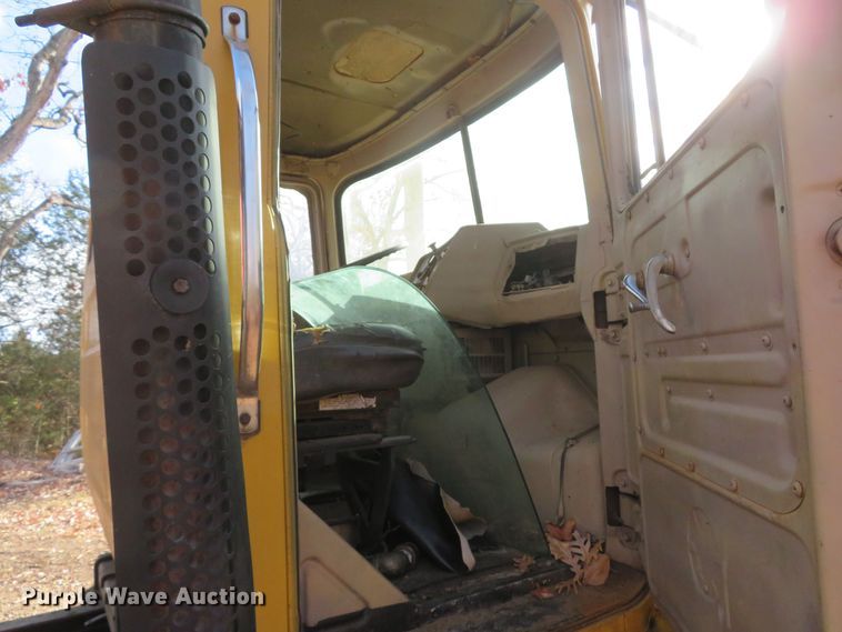 image for item FB9825 1979 Mack DM606  dump truck