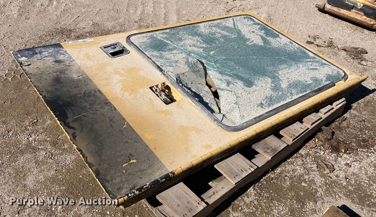 image for item HN9806 Caterpillar  door