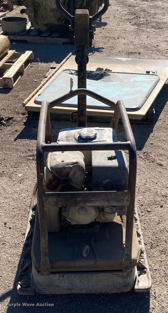 image for item HN9807 1993 Wacker BPU3345A  plate compactor