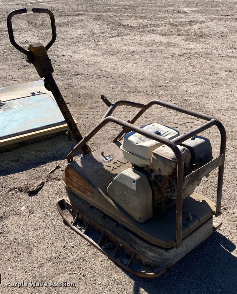 image for item HN9807 1993 Wacker BPU3345A  plate compactor