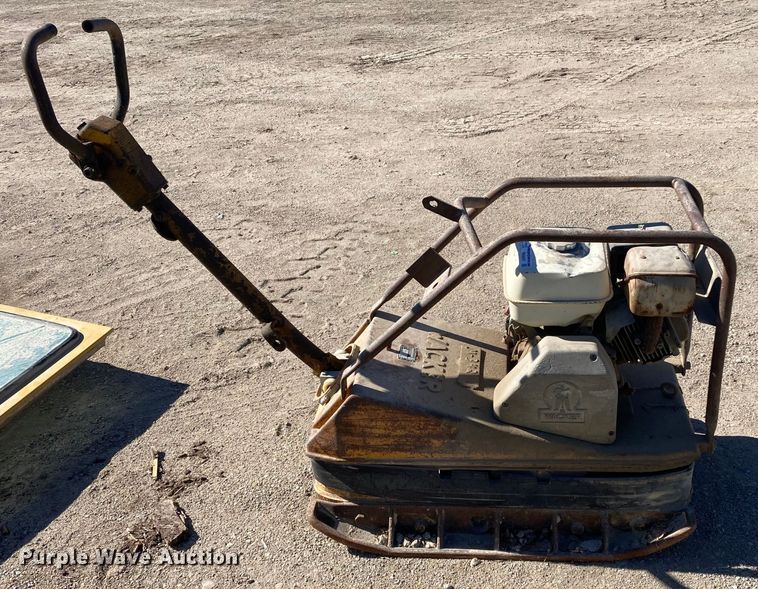 image for item HN9807 1993 Wacker BPU3345A  plate compactor