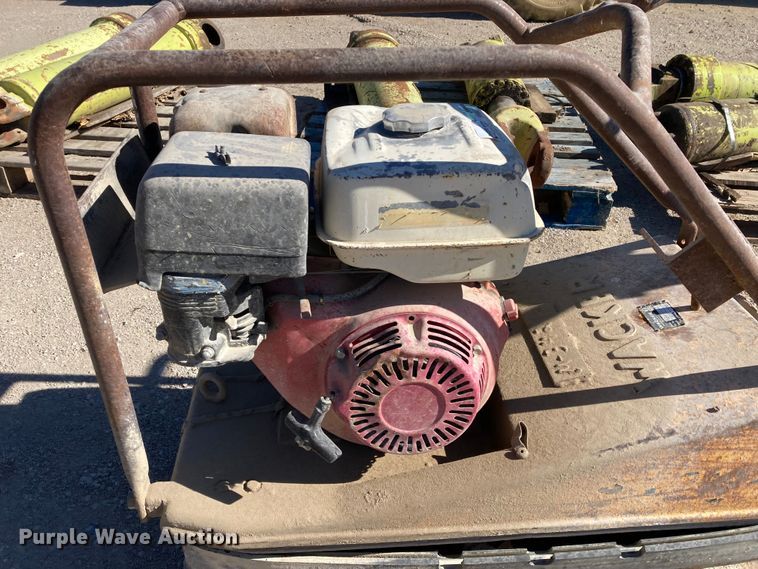 image for item HN9807 1993 Wacker BPU3345A  plate compactor