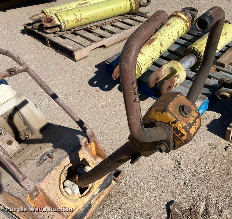 image for item HN9807 1993 Wacker BPU3345A  plate compactor