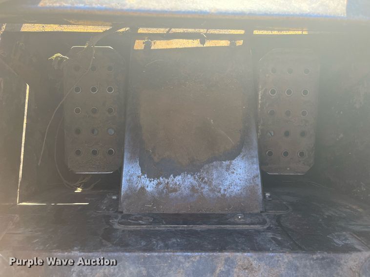 image for item HP9430 John Deere 270  skid steer loader