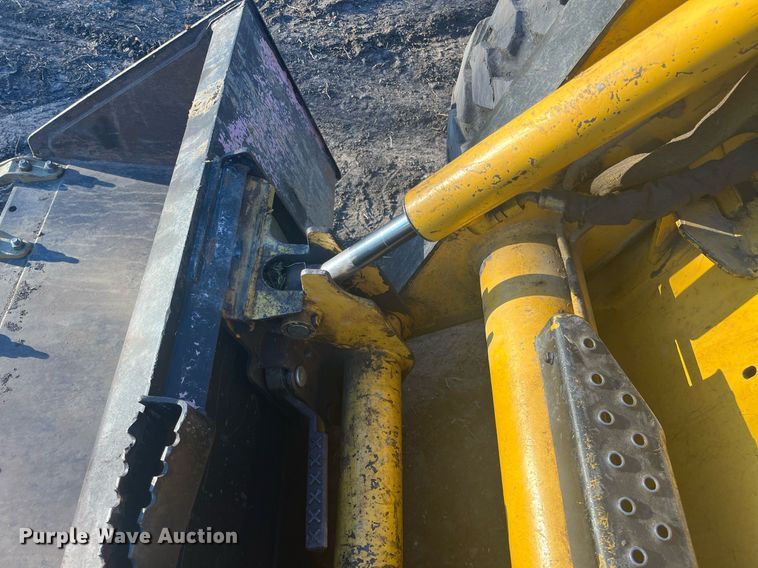 image for item HP9430 John Deere 270  skid steer loader