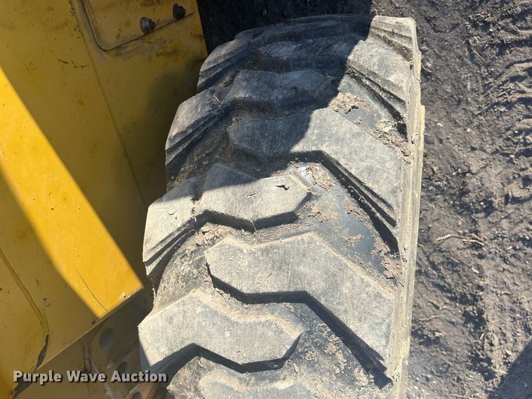 image for item HP9430 John Deere 270  skid steer loader