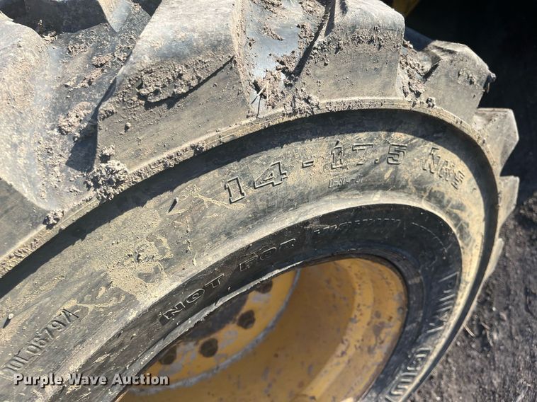 image for item HP9430 John Deere 270  skid steer loader