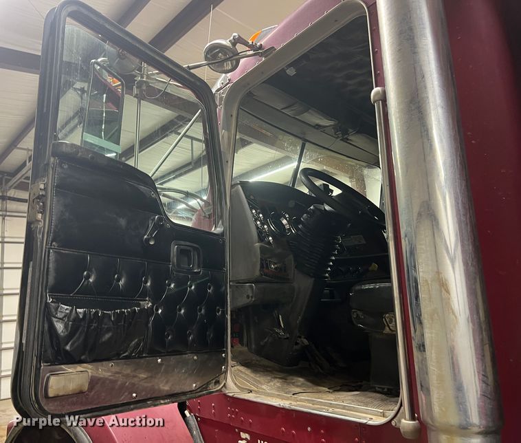 image for item HX9971 2005 Kenworth T800  dump truck