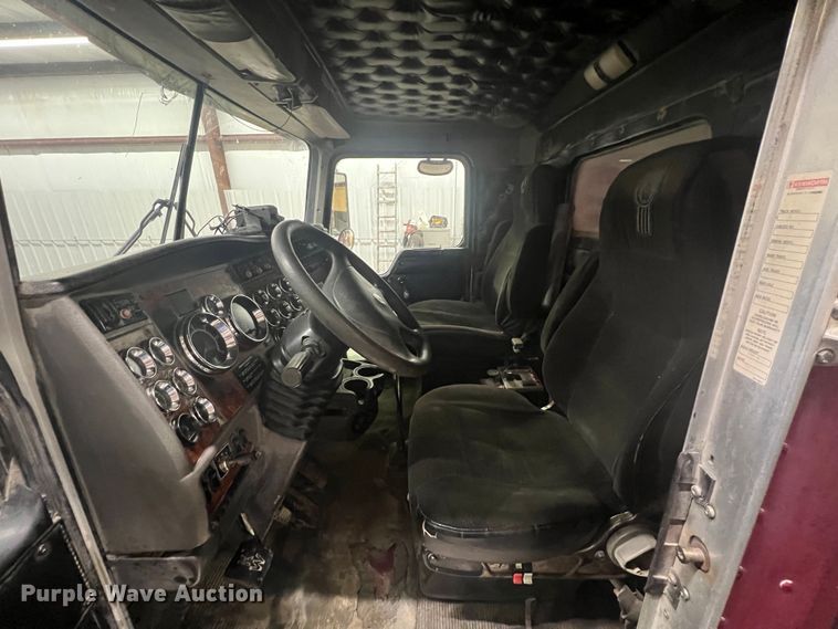 image for item HX9971 2005 Kenworth T800  dump truck