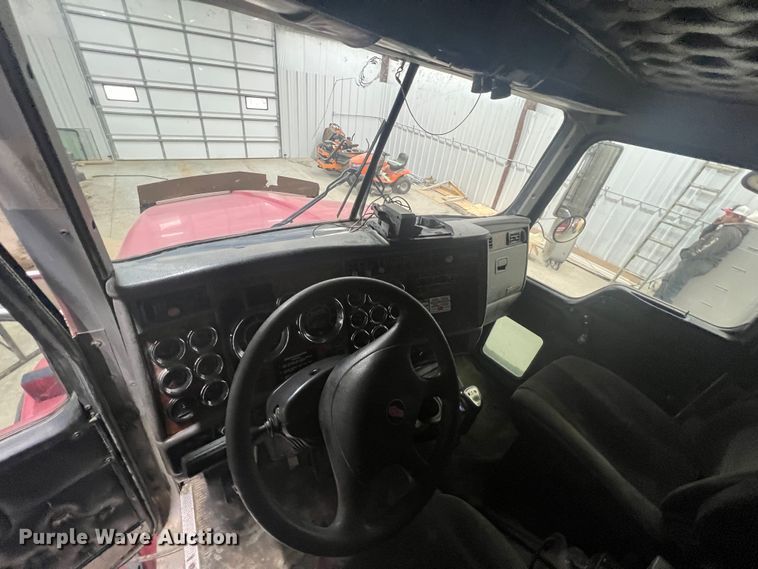 image for item HX9971 2005 Kenworth T800  dump truck