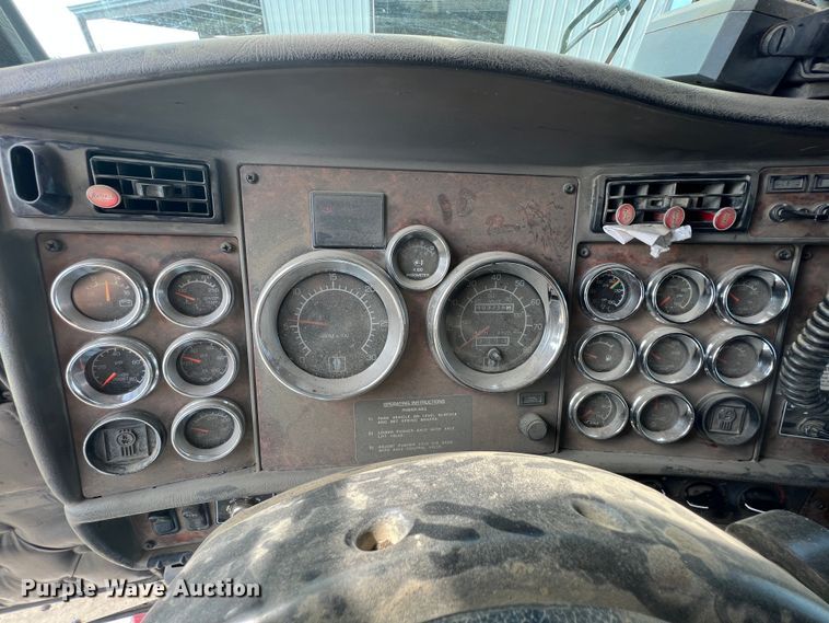 image for item HX9971 2005 Kenworth T800  dump truck