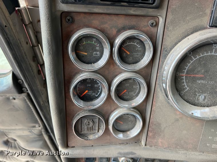 image for item HX9971 2005 Kenworth T800  dump truck