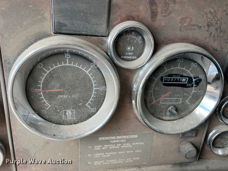 image for item HX9971 2005 Kenworth T800  dump truck