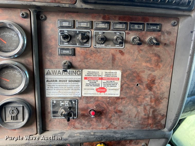 image for item HX9971 2005 Kenworth T800  dump truck