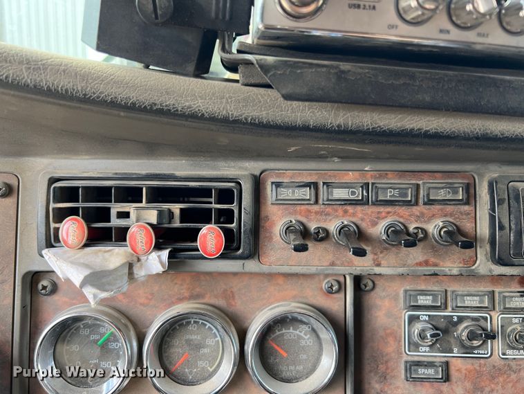 image for item HX9971 2005 Kenworth T800  dump truck