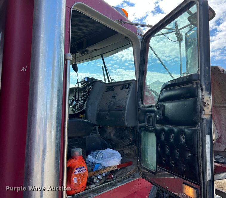 image for item HX9971 2005 Kenworth T800  dump truck