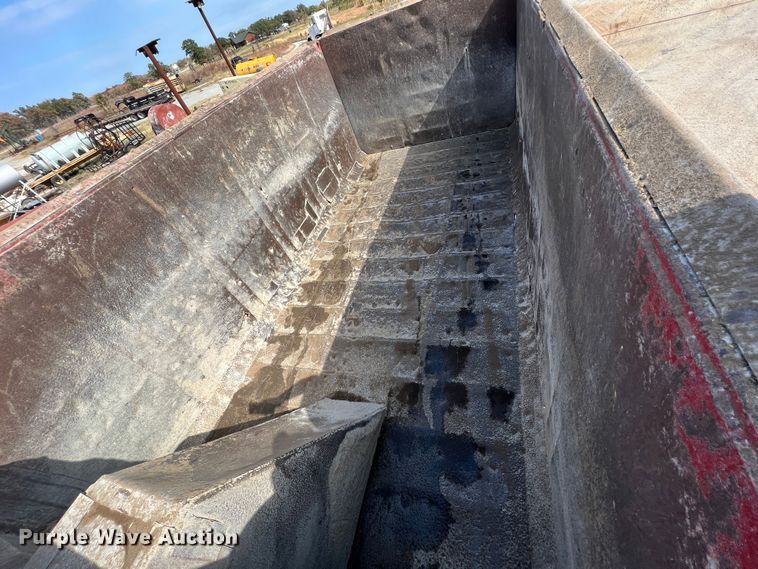 image for item HX9971 2005 Kenworth T800  dump truck