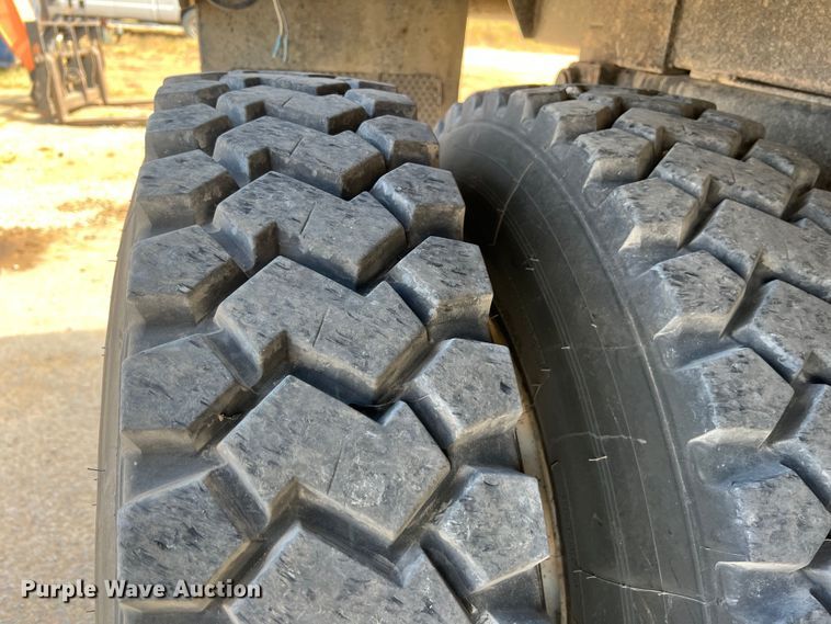 image for item HX9971 2005 Kenworth T800  dump truck