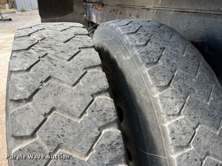 image for item HX9971 2005 Kenworth T800  dump truck