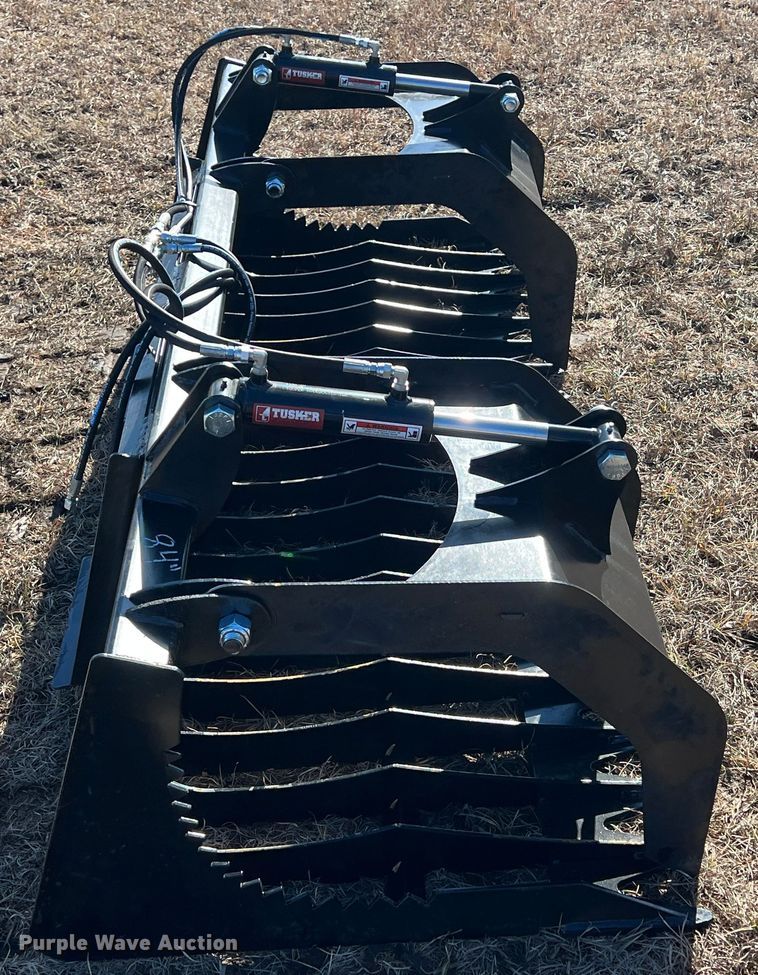 image for item ID9423 84" W skid steer grapple bucket