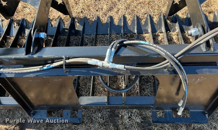 image for item ID9423 84" W skid steer grapple bucket