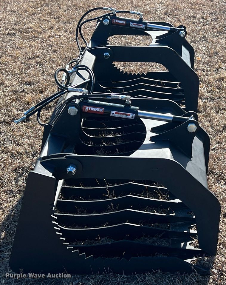 image for item ID9424 84" W skid steer grapple bucket