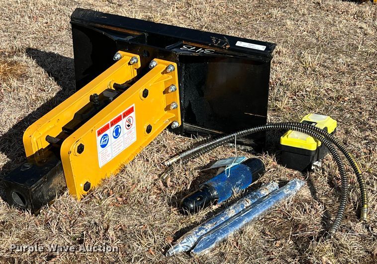 image for item ID9437 Agrotk 680  skid steer breaker