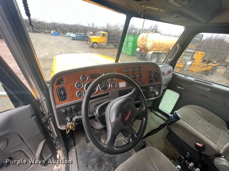 image for item ID9459 2007 Peterbilt 379  dump truck