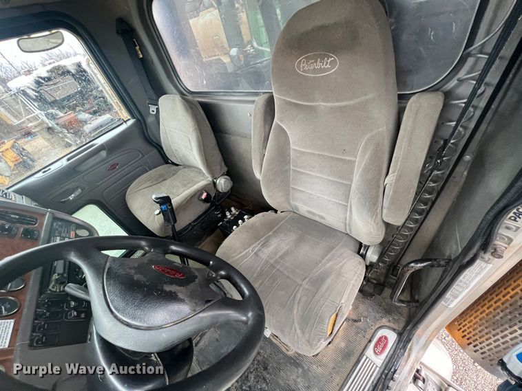 image for item ID9459 2007 Peterbilt 379  dump truck