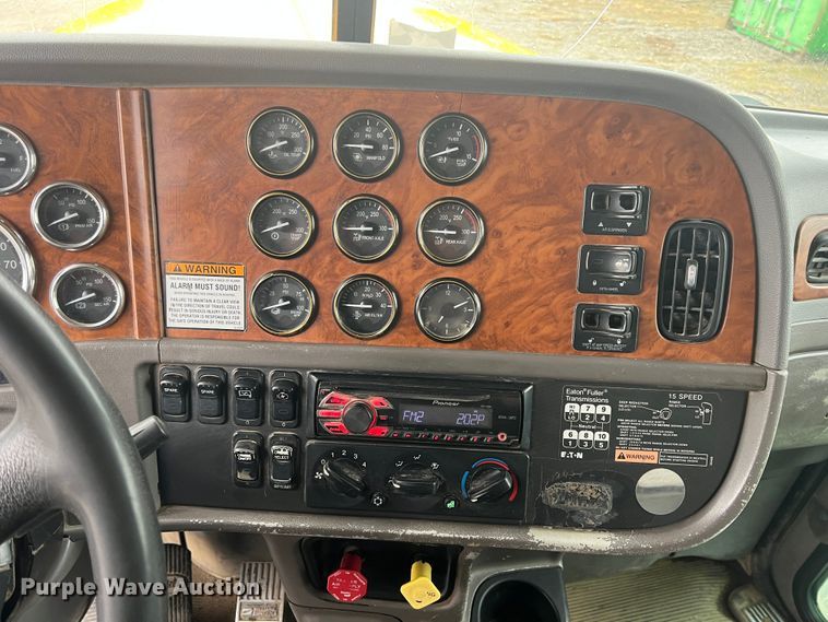 image for item ID9459 2007 Peterbilt 379  dump truck