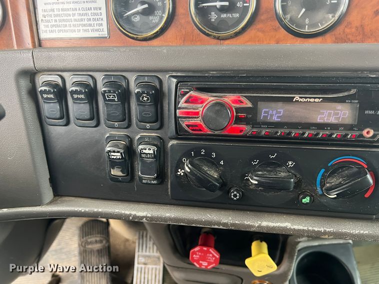 image for item ID9459 2007 Peterbilt 379  dump truck