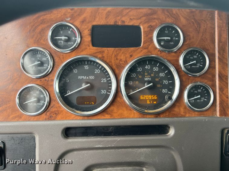 image for item ID9459 2007 Peterbilt 379  dump truck