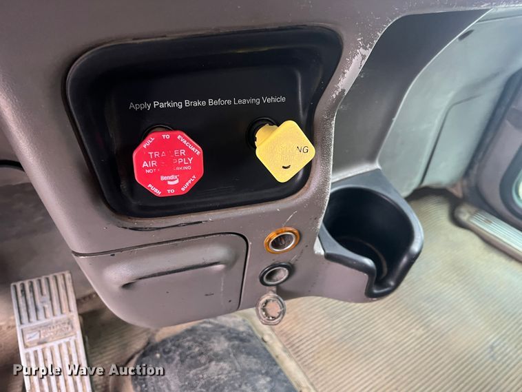 image for item ID9459 2007 Peterbilt 379  dump truck