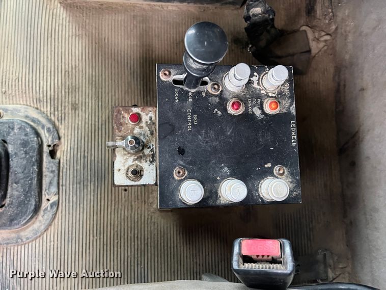 image for item ID9459 2007 Peterbilt 379  dump truck