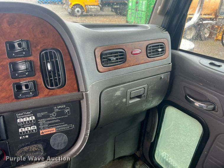 image for item ID9459 2007 Peterbilt 379  dump truck