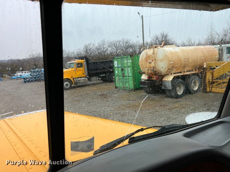 image for item ID9459 2007 Peterbilt 379  dump truck