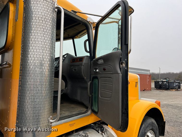 image for item ID9459 2007 Peterbilt 379  dump truck