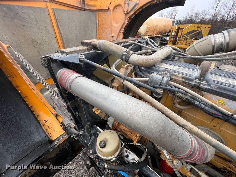 image for item ID9459 2007 Peterbilt 379  dump truck