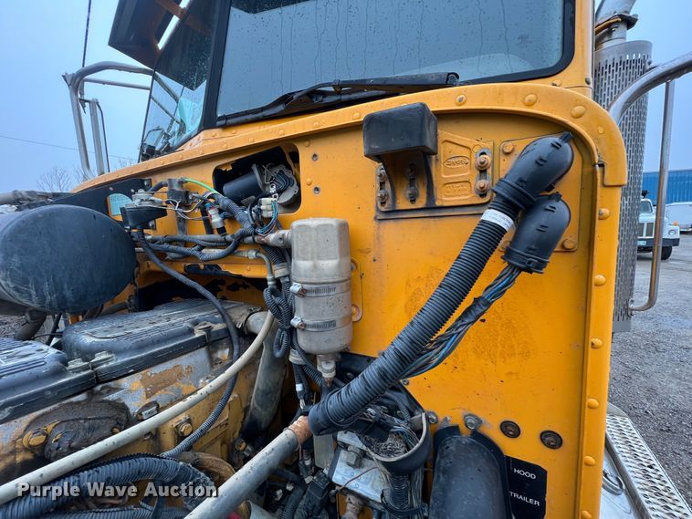 image for item ID9459 2007 Peterbilt 379  dump truck