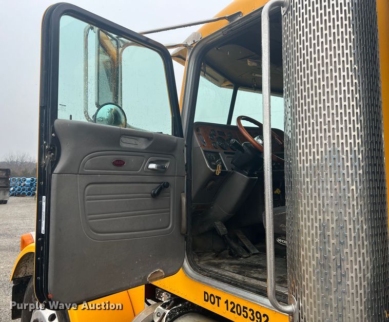 image for item ID9460 2007 Peterbilt 379  dump truck