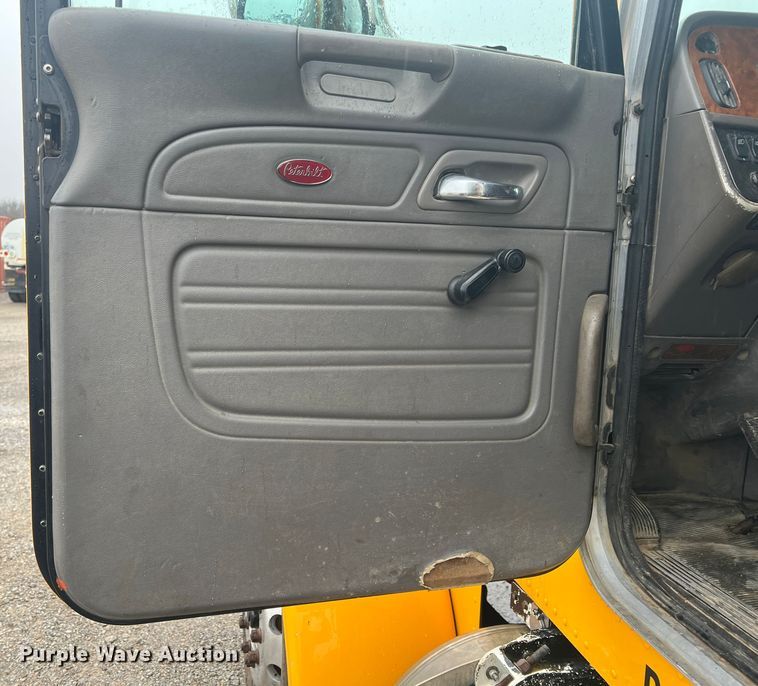 image for item ID9460 2007 Peterbilt 379  dump truck