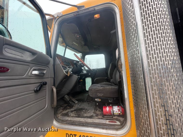 image for item ID9460 2007 Peterbilt 379  dump truck