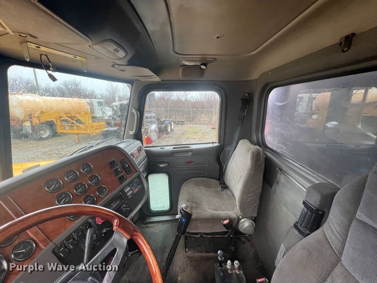 image for item ID9460 2007 Peterbilt 379  dump truck